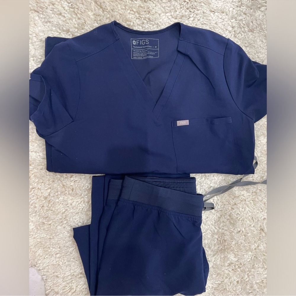 FIGS Technical scrub set